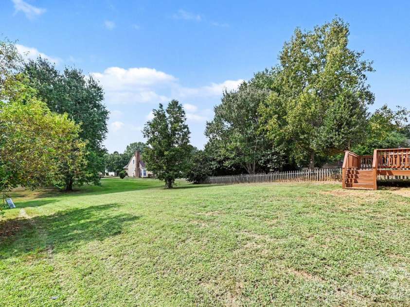 7117 Daerwood Place, Charlotte, NC 28215.  MLS# CAR4426773, YatesRealty ID 52199. 