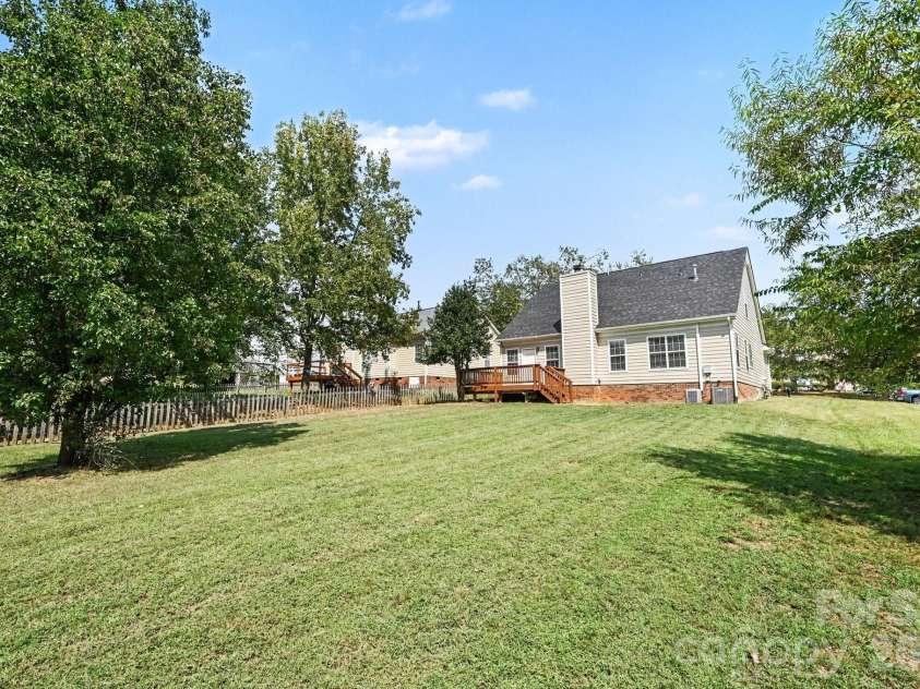 7117 Daerwood Place, Charlotte, NC 28215.  MLS# CAR4426773, YatesRealty ID 52199. 