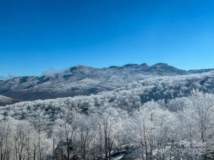 120 Pleasant View Boulevard, Sugar Mountain, NC 28604.  MLS# CAR4329178, YatesRealty ID 522. 