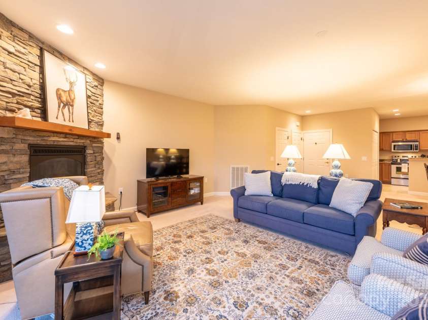 120 Pleasant View Boulevard, Sugar Mountain, NC 28604.  MLS# CAR4329178, YatesRealty ID 522. 