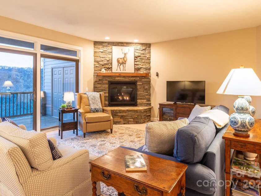 120 Pleasant View Boulevard, Sugar Mountain, NC 28604.  MLS# CAR4329178, YatesRealty ID 522. 