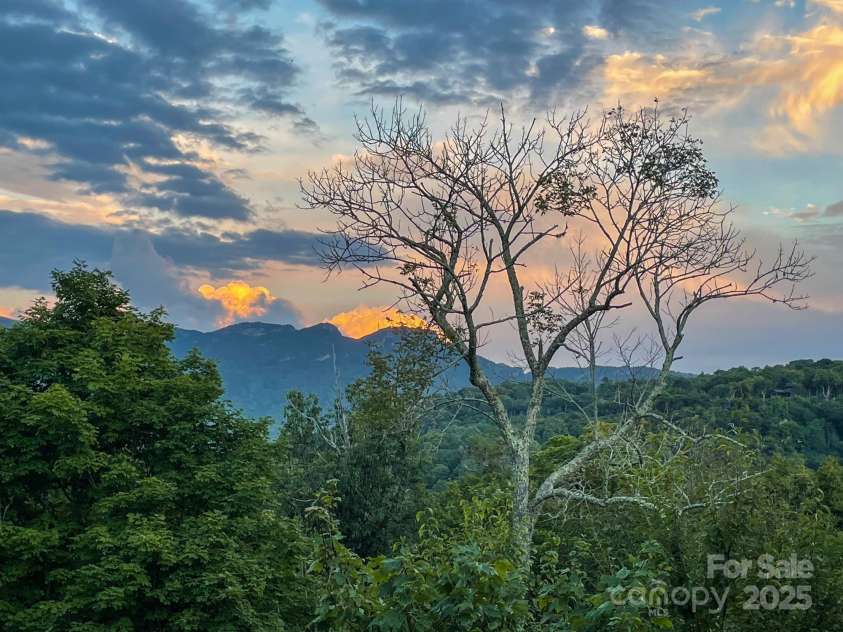 120 Pleasant View Boulevard, Sugar Mountain, NC 28604.  MLS# CAR4329178, YatesRealty ID 522. 