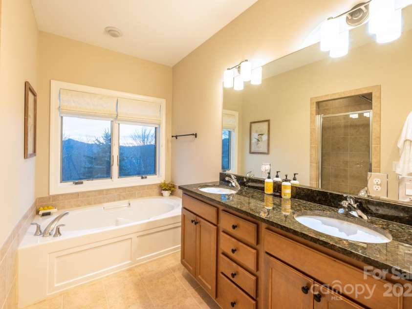 120 Pleasant View Boulevard, Sugar Mountain, NC 28604.  MLS# CAR4329178, YatesRealty ID 522. 