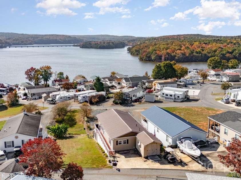 127 Lake View Drive, New London, NC 28127.  MLS# CAR4195407, YatesRealty ID 522. 