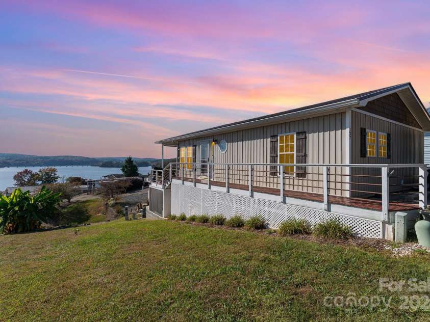 127 Lake View Drive, New London, NC 28127.  MLS# CAR4195407, YatesRealty ID 522. 