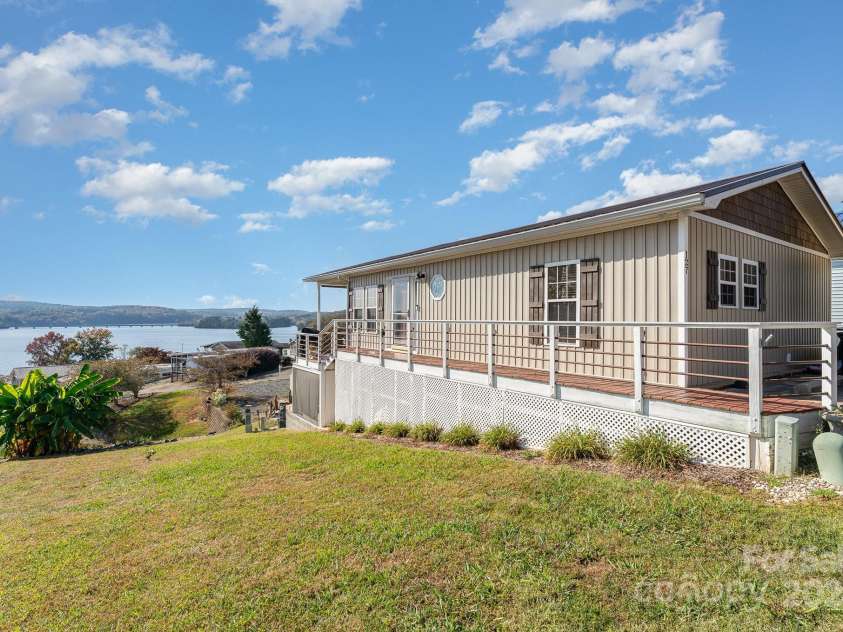 127 Lake View Drive, New London, NC 28127.  MLS# CAR4195407, YatesRealty ID 522. 