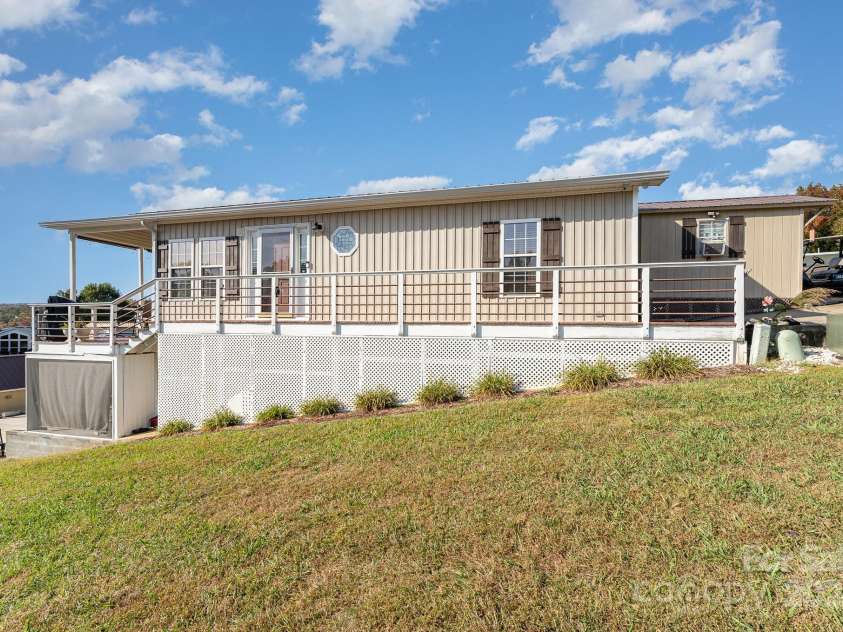 127 Lake View Drive, New London, NC 28127.  MLS# CAR4195407, YatesRealty ID 522. 