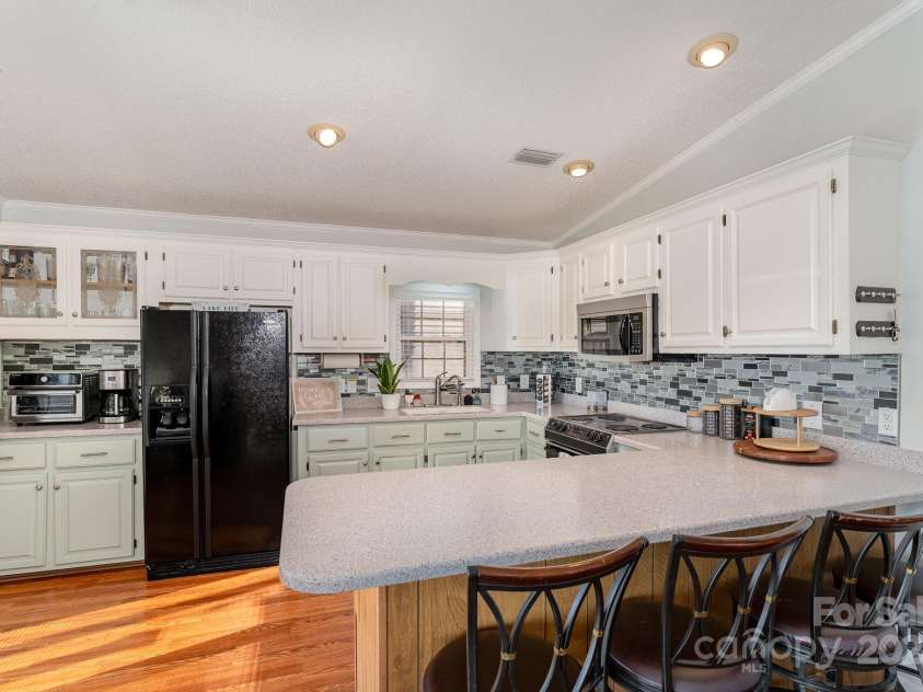 127 Lake View Drive, New London, NC 28127.  MLS# CAR4195407, YatesRealty ID 522. 