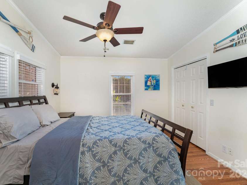 127 Lake View Drive, New London, NC 28127.  MLS# CAR4195407, YatesRealty ID 522. 