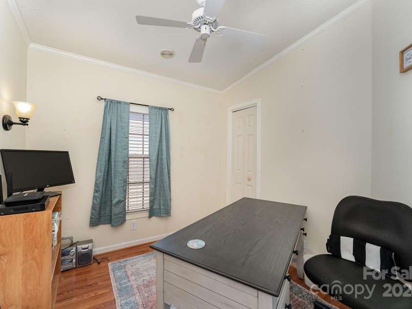 127 Lake View Drive, New London, NC 28127.  MLS# CAR4195407, YatesRealty ID 522. 