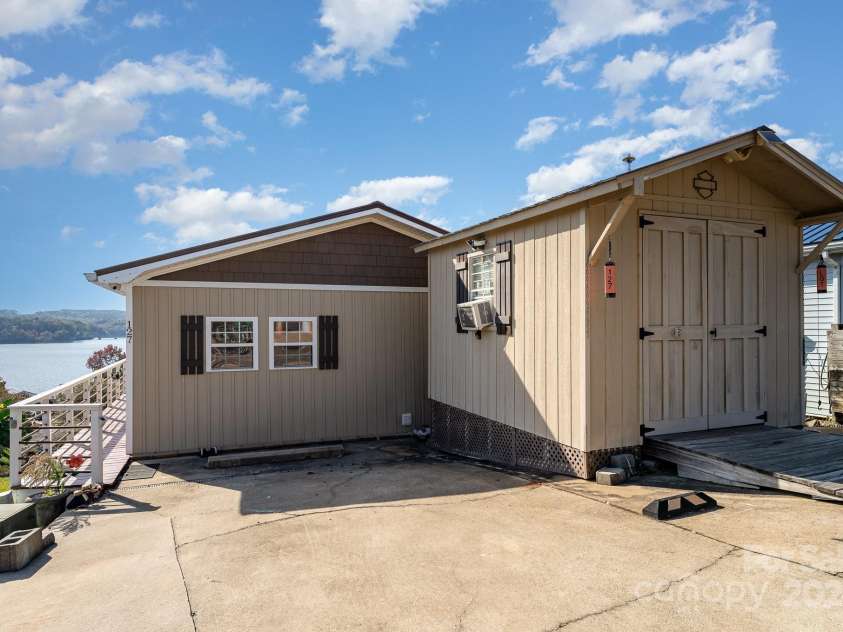 127 Lake View Drive, New London, NC 28127.  MLS# CAR4195407, YatesRealty ID 522. 