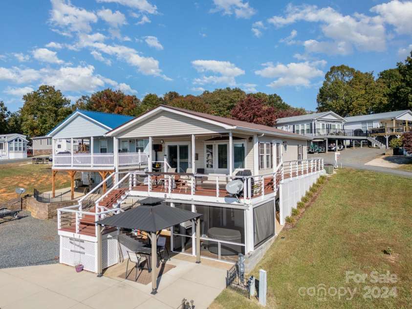 127 Lake View Drive, New London, NC 28127.  MLS# CAR4195407, YatesRealty ID 522. 