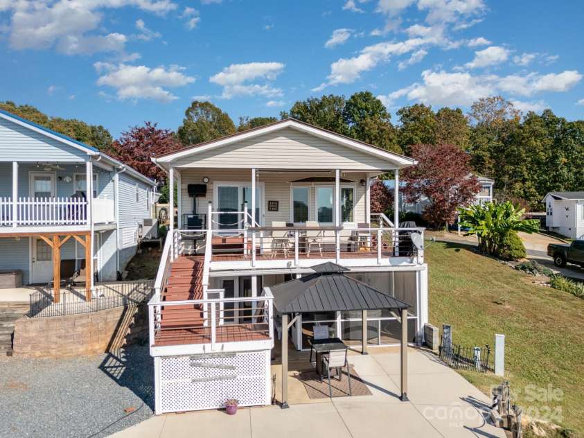 127 Lake View Drive, New London, NC 28127.  MLS# CAR4195407, YatesRealty ID 522. 