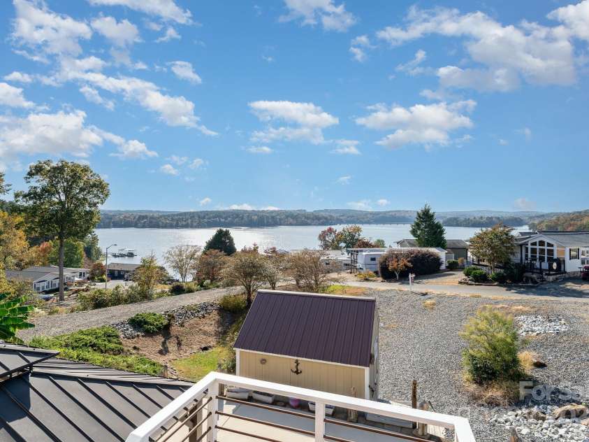 127 Lake View Drive, New London, NC 28127.  MLS# CAR4195407, YatesRealty ID 522. 