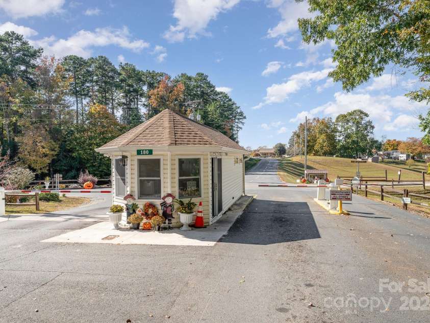 127 Lake View Drive, New London, NC 28127.  MLS# CAR4195407, YatesRealty ID 522. 