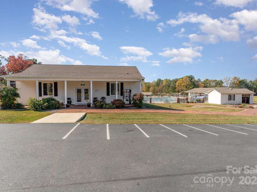 127 Lake View Drive, New London, NC 28127.  MLS# CAR4195407, YatesRealty ID 522. 