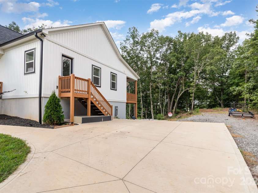 127 Beacon Ridge Drive, Stony Point, NC 28678.  MLS# CAR4293388, YatesRealty ID 5220. 