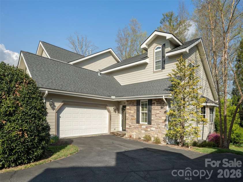 83 Towne Place Drive, Hendersonville, NC 28792.  MLS# CAR4365418, YatesRealty ID 52200. 