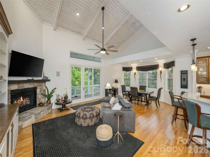 83 Towne Place Drive, Hendersonville, NC 28792.  MLS# CAR4365418, YatesRealty ID 52200. 