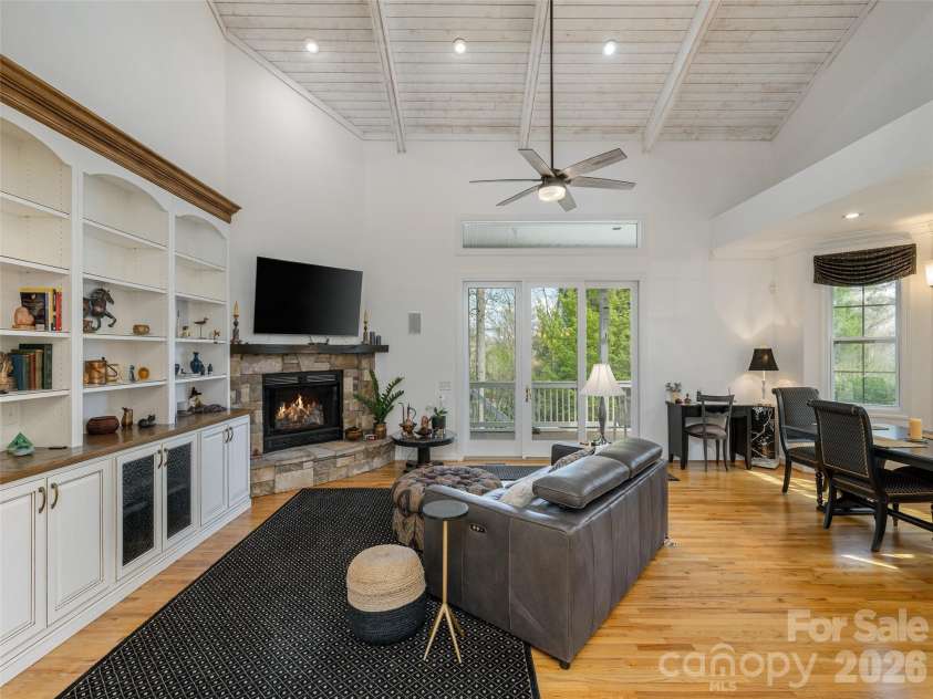 83 Towne Place Drive, Hendersonville, NC 28792.  MLS# CAR4365418, YatesRealty ID 52200. 