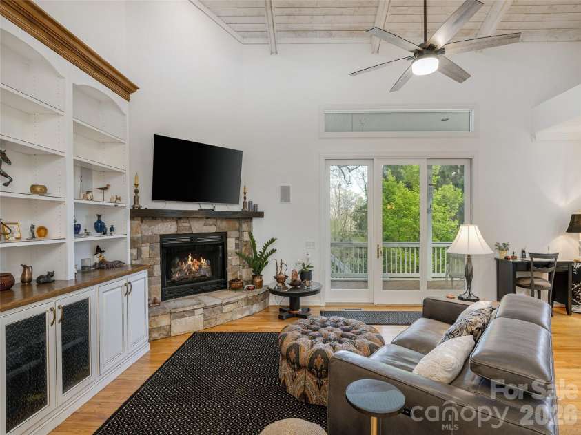 83 Towne Place Drive, Hendersonville, NC 28792.  MLS# CAR4365418, YatesRealty ID 52200. 