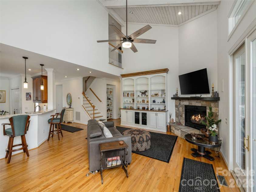 83 Towne Place Drive, Hendersonville, NC 28792.  MLS# CAR4365418, YatesRealty ID 52200. 