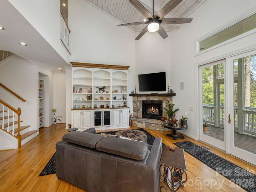 83 Towne Place Drive, Hendersonville, NC 28792.  MLS# CAR4365418, YatesRealty ID 52200. 