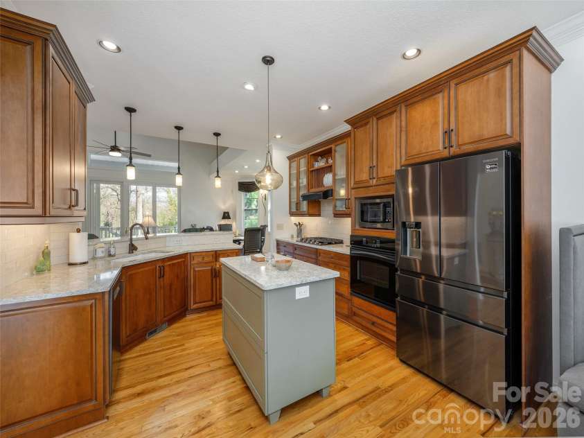 83 Towne Place Drive, Hendersonville, NC 28792.  MLS# CAR4365418, YatesRealty ID 52200. 