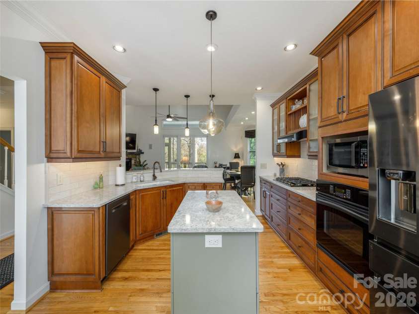 83 Towne Place Drive, Hendersonville, NC 28792.  MLS# CAR4365418, YatesRealty ID 52200. 