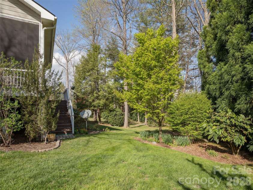 83 Towne Place Drive, Hendersonville, NC 28792.  MLS# CAR4365418, YatesRealty ID 52200. 