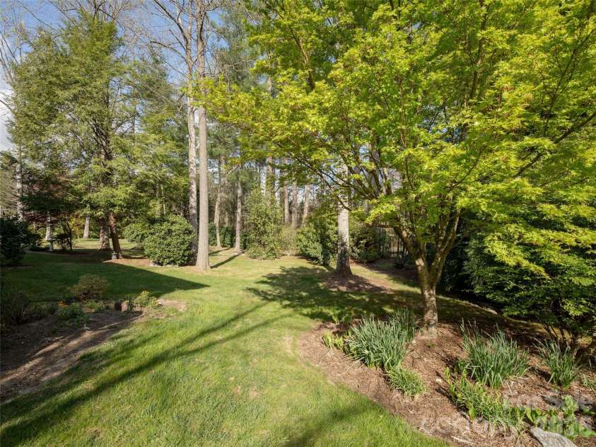 83 Towne Place Drive, Hendersonville, NC 28792.  MLS# CAR4365418, YatesRealty ID 52200. 
