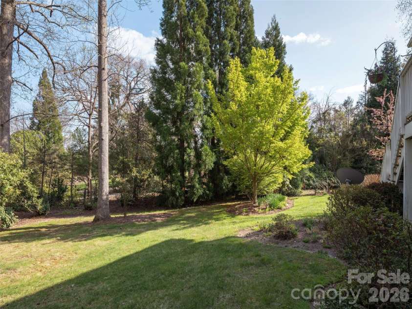 83 Towne Place Drive, Hendersonville, NC 28792.  MLS# CAR4365418, YatesRealty ID 52200. 
