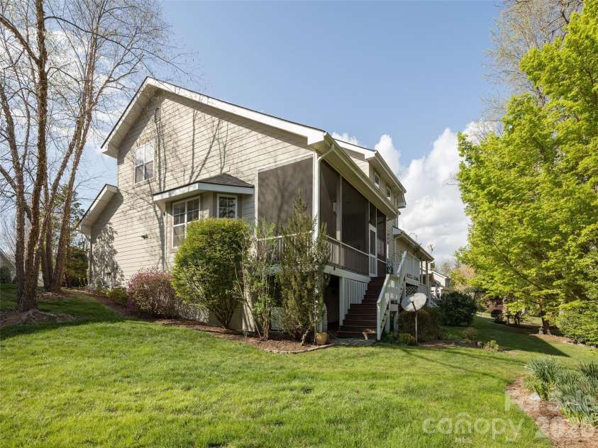 83 Towne Place Drive, Hendersonville, NC 28792.  MLS# CAR4365418, YatesRealty ID 52200. 