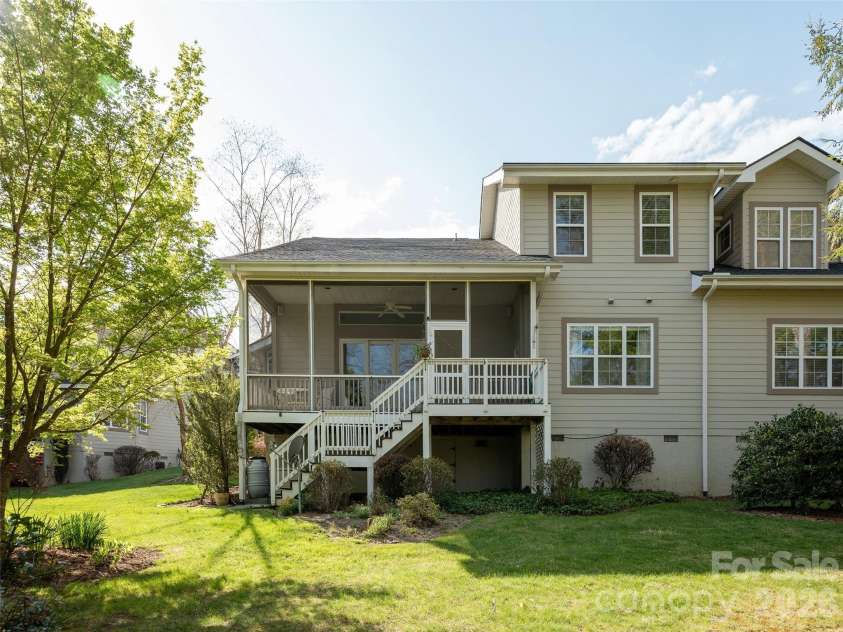 83 Towne Place Drive, Hendersonville, NC 28792.  MLS# CAR4365418, YatesRealty ID 52200. 