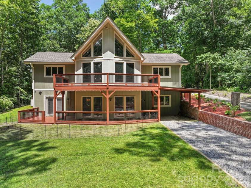 82 Sunburst Drive, Waynesville, NC 28786.  MLS# CAR4401494, YatesRealty ID 52202. 