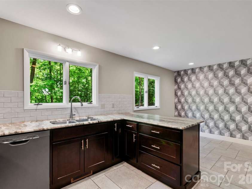 82 Sunburst Drive, Waynesville, NC 28786.  MLS# CAR4401494, YatesRealty ID 52202. 