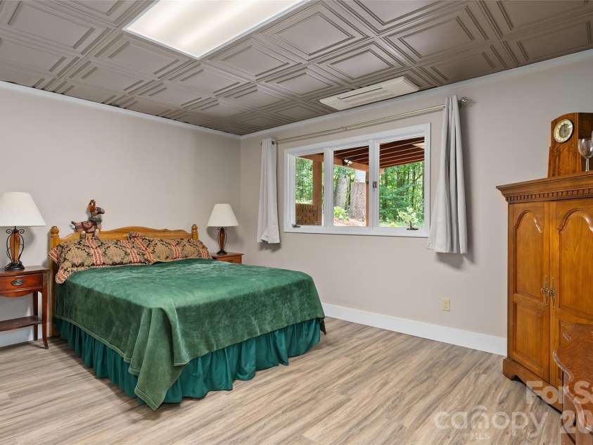 82 Sunburst Drive, Waynesville, NC 28786.  MLS# CAR4401494, YatesRealty ID 52202. 