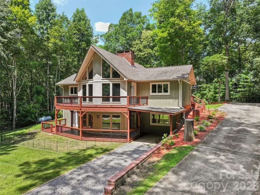 82 Sunburst Drive, Waynesville, NC 28786.  MLS# CAR4401494, YatesRealty ID 52202. 