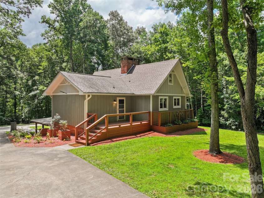 82 Sunburst Drive, Waynesville, NC 28786.  MLS# CAR4401494, YatesRealty ID 52202. 