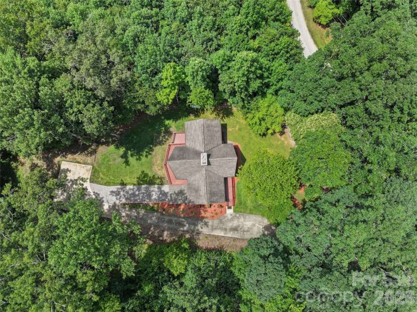 82 Sunburst Drive, Waynesville, NC 28786.  MLS# CAR4401494, YatesRealty ID 52202. 