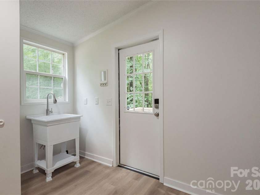 141 Tommys Lane, Mooresville, NC 28117.  MLS# CAR4422001, YatesRealty ID 52203. 