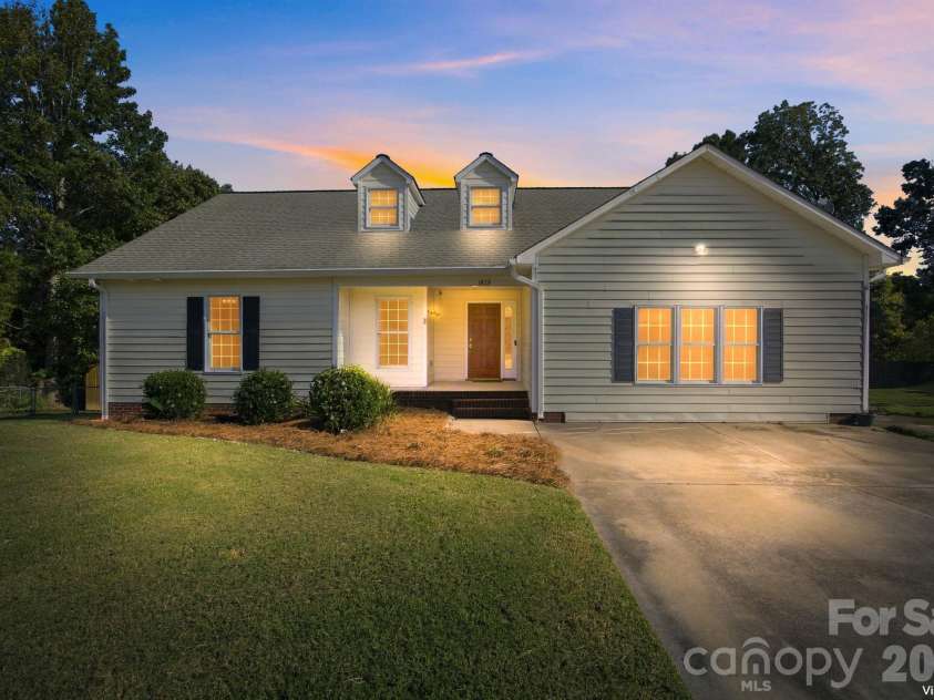 1829 Kenmore Drive, Statesville, NC 28625.  MLS# CAR4426962, YatesRealty ID 52207. 