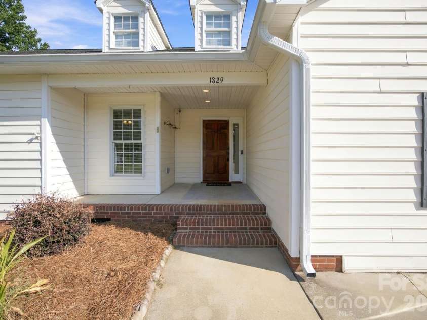 1829 Kenmore Drive, Statesville, NC 28625.  MLS# CAR4426962, YatesRealty ID 52207. 