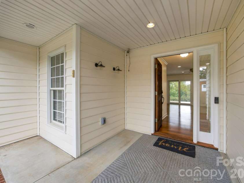 1829 Kenmore Drive, Statesville, NC 28625.  MLS# CAR4426962, YatesRealty ID 52207. 