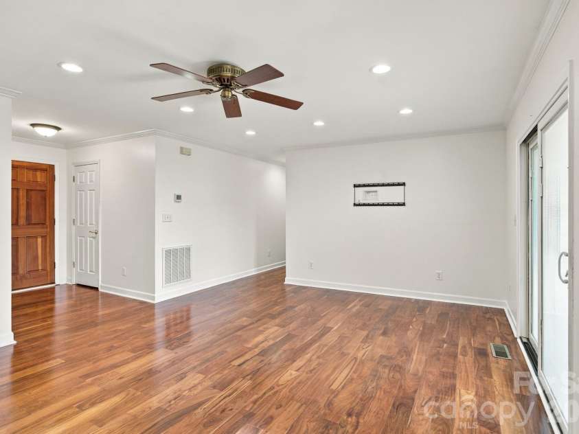 1829 Kenmore Drive, Statesville, NC 28625.  MLS# CAR4426962, YatesRealty ID 52207. 