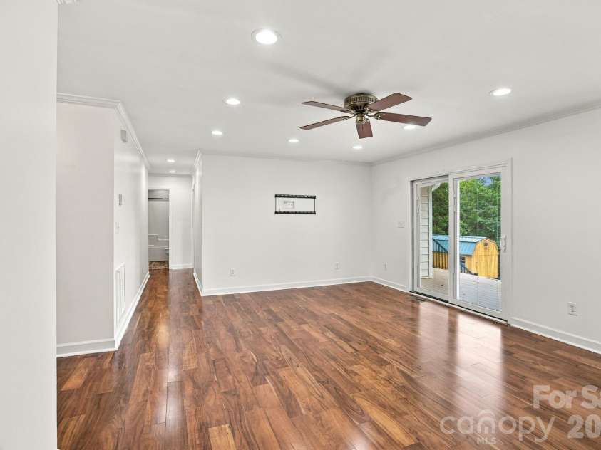 1829 Kenmore Drive, Statesville, NC 28625.  MLS# CAR4426962, YatesRealty ID 52207. 
