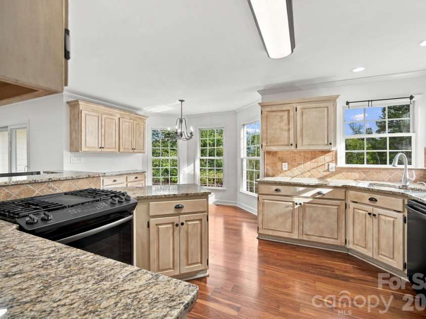 1829 Kenmore Drive, Statesville, NC 28625.  MLS# CAR4426962, YatesRealty ID 52207. 