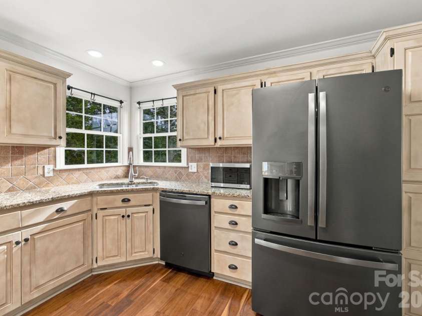 1829 Kenmore Drive, Statesville, NC 28625.  MLS# CAR4426962, YatesRealty ID 52207. 