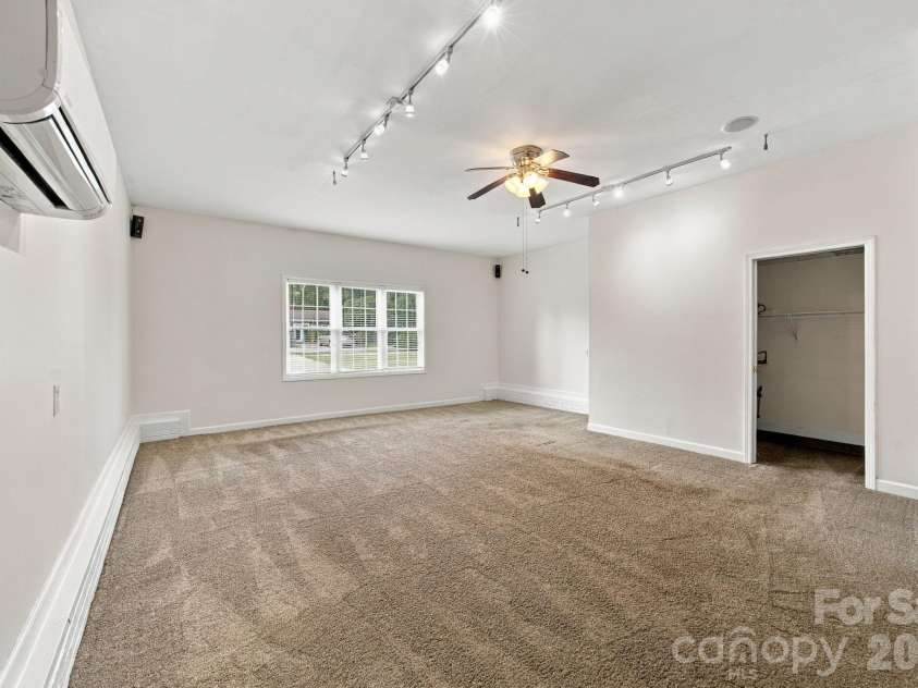 1829 Kenmore Drive, Statesville, NC 28625.  MLS# CAR4426962, YatesRealty ID 52207. 