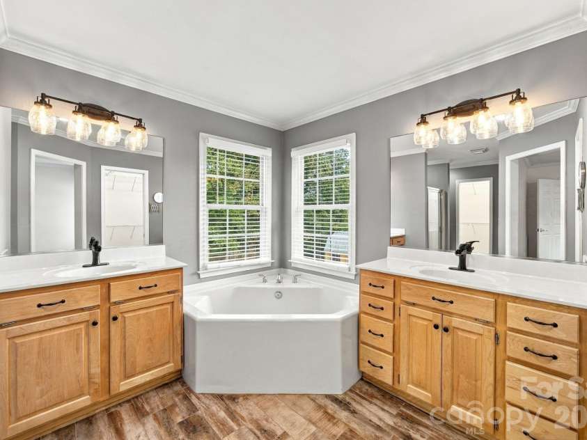 1829 Kenmore Drive, Statesville, NC 28625.  MLS# CAR4426962, YatesRealty ID 52207. 